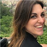 Diplomata al quinto anno impartisce lezioni per l'avviamento ed i primi anni di studio